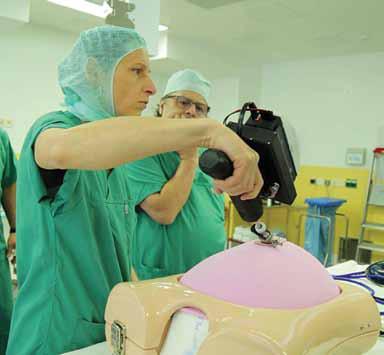 Wireless endoscope sends real-time surgery video using light
